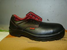 Pair of YDS Size 46 Black Safety Shoes