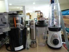 *Juicer - Blender & Salt and Pepper Pots