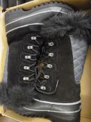 *Pair of Lady's Khombu Boots