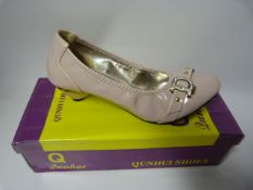 Lunbui Ladies Pink Shoes with diamante Details - Size 38
