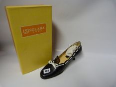 Pair of Black Ladies Shoes with White Ribbon Detail - Size 39