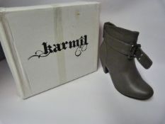 Pair of Ladies Grey Ankle Boots with Buckle - Size 39