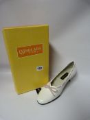 Pair of White Ladies Shoes With Pink Ribbon Detail - Size 39