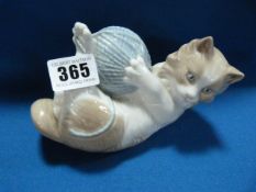 Nao Figurine - Cat with Knitting Wool Ball