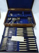 Oak Cased Set of Cutlery