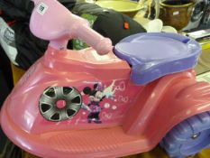 *DISNEY WHEELED SCOOTER 6V