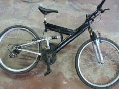 Gents Mountain Bike with Suspension - Black