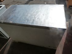 Chest Freezer with Stainless Steel Lid