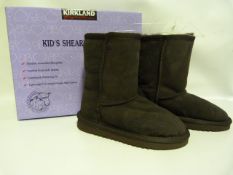 *Pair of Kirkland Signature Ugg Style Boots in Brown Sheepskin - Size 11