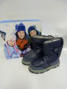 *Pair of Khombu Kids Boots Navy - Size 11M