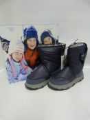 *Pair of Khombu Kids Boots Navy - Size 2