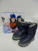 *Pair of Khombu Kids Boots Navy - Size 4M