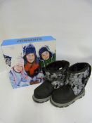 *Pair of Khombu Kids Boots Black Camo - Size 11M