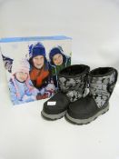 *Pair of Khombu Kids Boots Black Camo - Size 3M