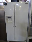 Samsung American Style Refrigerator with Ice Maker & Water Dispenser