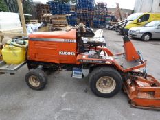 Kubota F2400 Diesel Driven 4 Wheel Drive Lawnmower with Sprayer Attachment