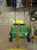 Scotts Fertiliser Spreader & Lawn Aerator