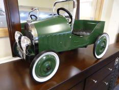 *GREAT GIZMOS CLASSIC PEDAL CAR