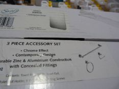 Ovali Wall Mirror & 3 Piece Chrome Accessory Set