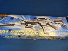 *Air Soft M4R1 Commando Sports Gun