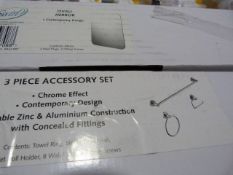 Ovali Wall Mirror & 3 Piece Chrome Accessory Set