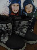 *Pair of Childrens Khombu Black Camo Boots - Size 10M