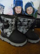 *Pair of Childrens Khombu Black Camo Boot - Size 11M