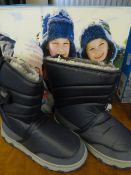 *Pair of Childrens Khombu Navy Boots - Size 2M