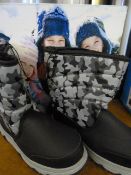 *Pair of Childrens Khombu Black Camo Boots - Size 5M
