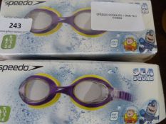 *SPEEDO GOGGLES + DIVE TOY