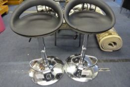 *2 Gas Lift Bar Stools