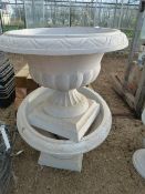 *2 Garden Urns