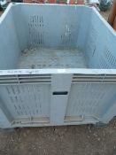 *Large Plastic Pallet