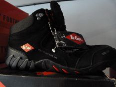 *Pair of Lee Cooper Size 7 Work Wear Safety Boots