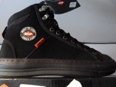 *Pair of Lee Cooper Size 7 Work Wear Safety Boots