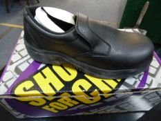 *Pair of Unisex Shoes - Size 7