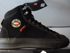 *Pair of Lee Cooper Size 7 Work Wear Safety Boots