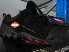 *Pair of Lee Cooper Size 7 Work Wear Safety Boots