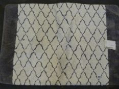 *SMARTPLUG TRAVEL ADAPTOR