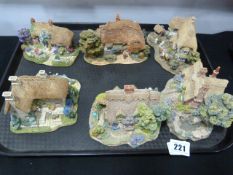 Tray Containing 6 Lilliput Lane Cottages