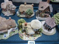 Tray Containing 6 Lilliput Lane Cottages