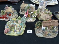 Tray Containing 6 Lilliput Lane Cottages