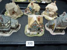 Tray Containing 6 Lilliput Lane Cottages