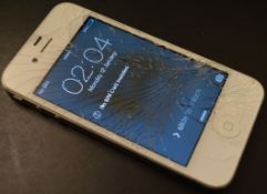 1 x Apple Iphone 4 8gb in White - Model A1332 - Powers On But Has Cracked Screen - CL007 - Location: