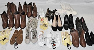 21 x Assorted Pairs Of Ladies Shoes - Various Styles & Sizes – Box2009 - Ref: