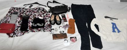 **BIG LOT** Approx 250 x Items Of Women's / Girls Fashion Accessories – Box2047 – Includes Costume