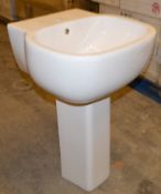 1 x Vogue Bathrooms ZOLA Single Tap Hole Sink Basin With Pedestal - 550mm Width - Product Code