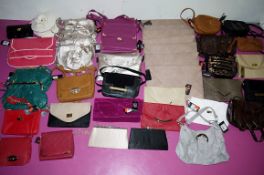 110 x Assorted Bags & Purses - Box434 -  Major Chain Store Closure - Great Mix Of Stles &