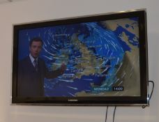 1 x Samsung 40 Inch LCD Television With Wall Bracket and Remote Control - Great Display - Modern