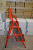 1 x Set of Step Ladders - 3 Tread - Ideal For Using Around The Home or Office - H101 cms - Ref SB173